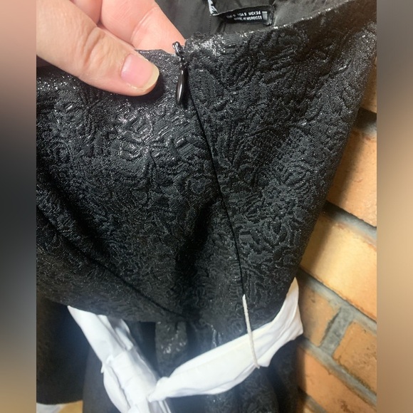 Zara Elegant Black Dress with White Bow - Picture 4 of 7